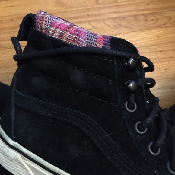 𝗕𝗹𝗮𝗰𝗸 𝗛𝗶𝗴𝗵 𝗧𝗼𝗽 𝗩𝗮𝗻𝘀 - Picture 2 of 11